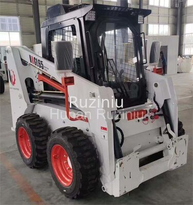 GL65 Multifunctional Slip On Loaders Hydraulic Control Easy Maintenance